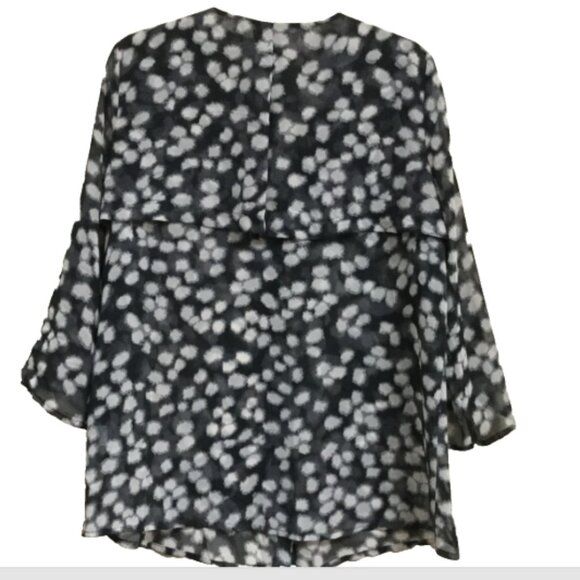 Quintessential Women Blouse Top Size L Capelet Collar Black Gray White Button - Picture 11 of 11
